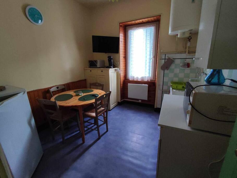 Le Nid Douillet Boheme Linge Fourni Apartment La Bourboule Luaran gambar