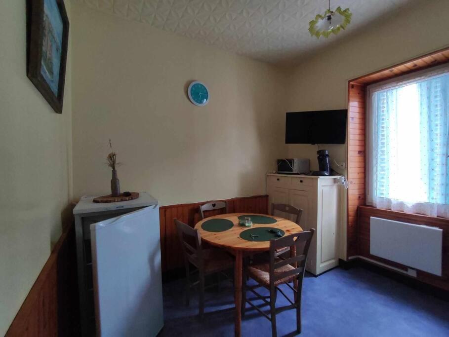 Le Nid Douillet Boheme Linge Fourni Apartment La Bourboule Luaran gambar